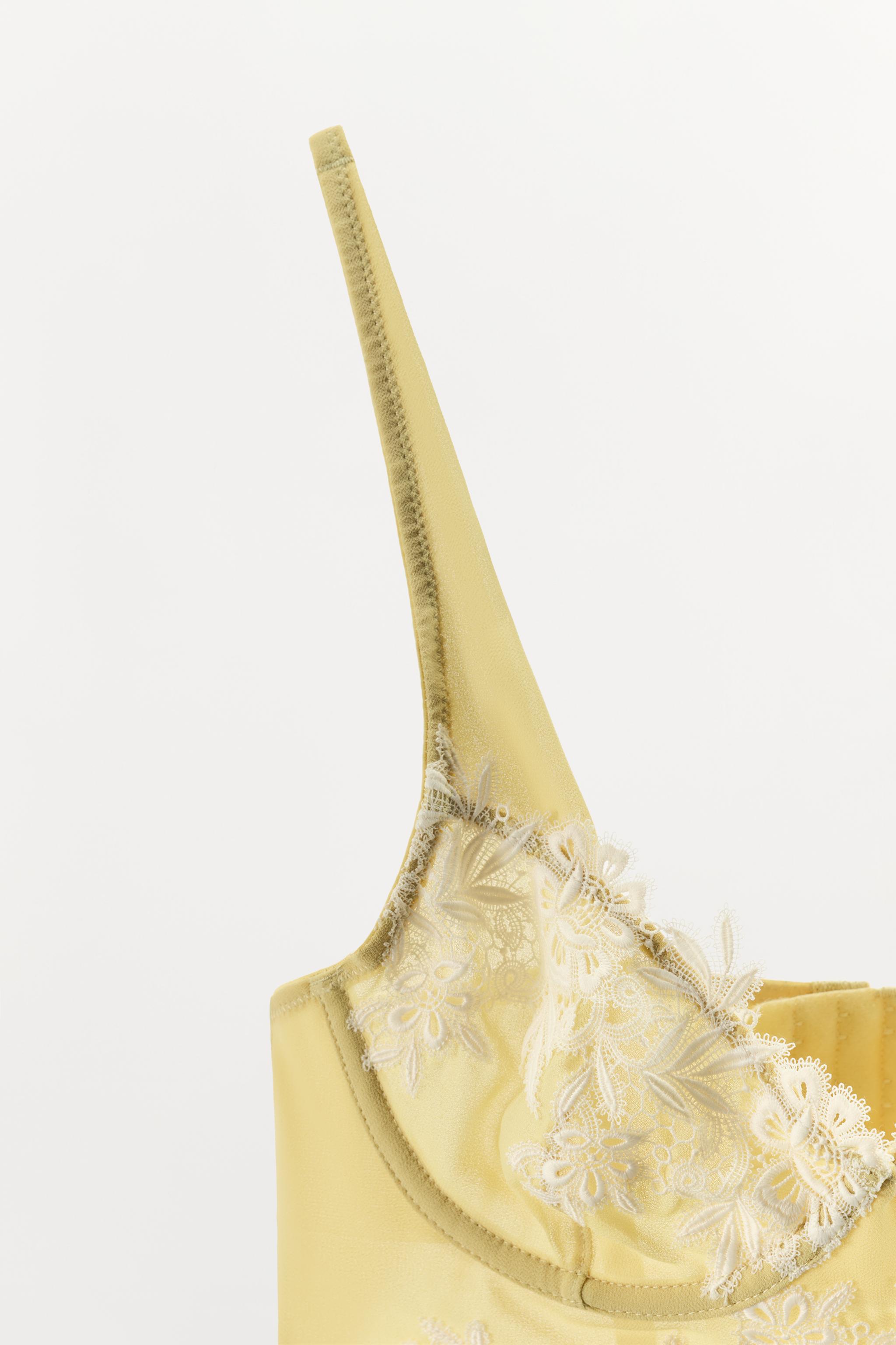 SOUTIEN-GORGE CORSET À ARMATURES EN DENTELLE